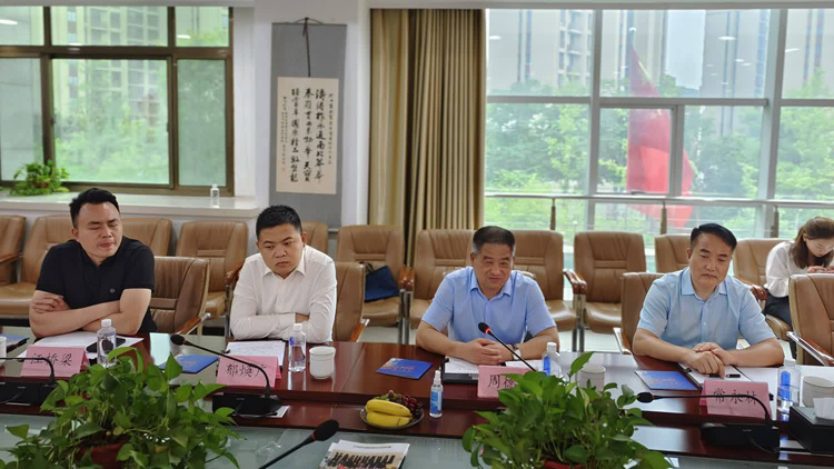 周德林一行拜訪西安市商洛商會和盤龍藥業(yè)集團(tuán)主要領(lǐng)導(dǎo) 周德林一行拜訪西安市商洛商會和盤龍藥業(yè)集團(tuán)主要領(lǐng)導(dǎo)