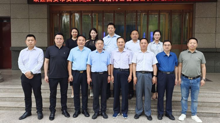 周德林一行拜訪西安市商洛商會和盤龍藥業(yè)集團(tuán)主要領(lǐng)導(dǎo) 周德林一行拜訪西安市商洛商會和盤龍藥業(yè)集團(tuán)主要領(lǐng)導(dǎo)